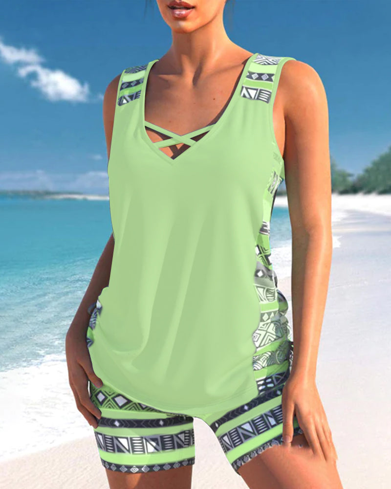 Engström™ | Tankini med geometriskt mönster och V-ringning