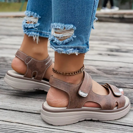 Alia™ | Bekväma Kilklackssandaler med Ankelrem